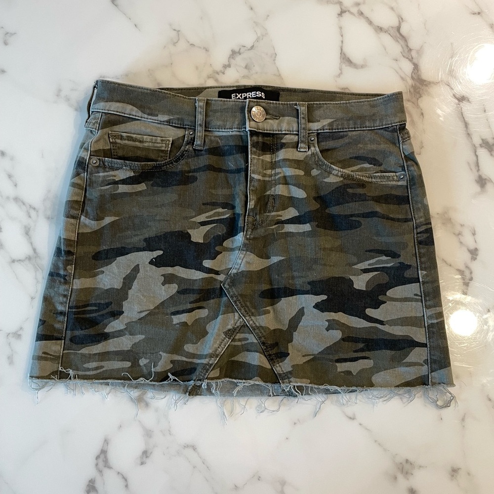 Express camo skirt size 2
